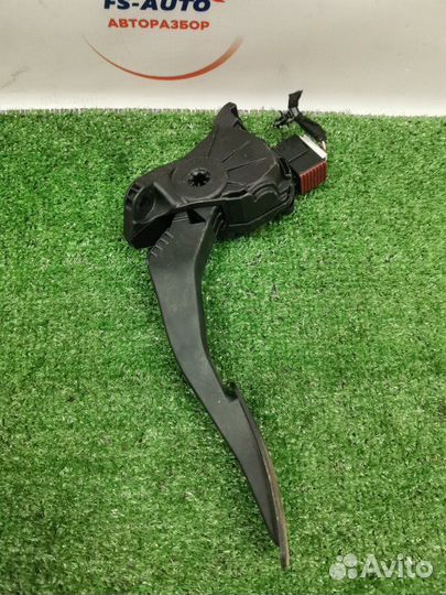 Педаль газа Chevrolet Cruz седан 1.6 F16D4 2009