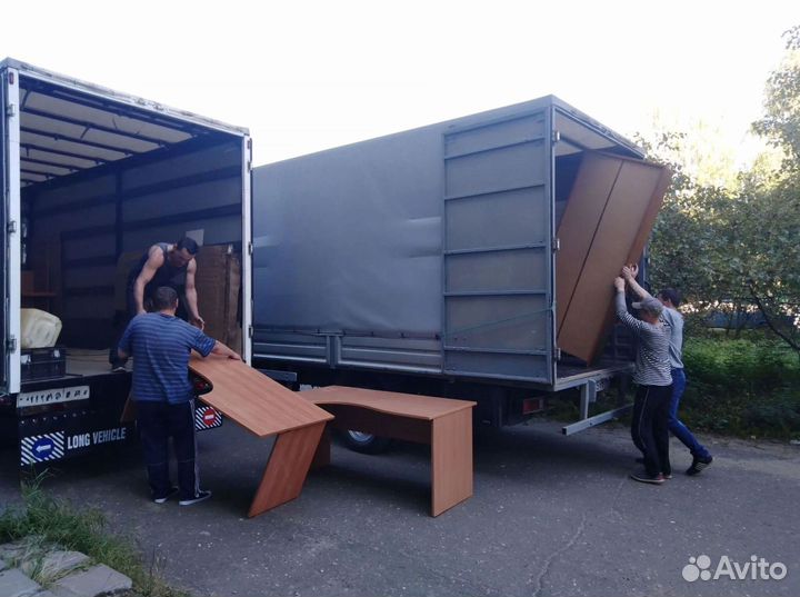 Грузчики. Бригада грузчиков. Рабочие руки