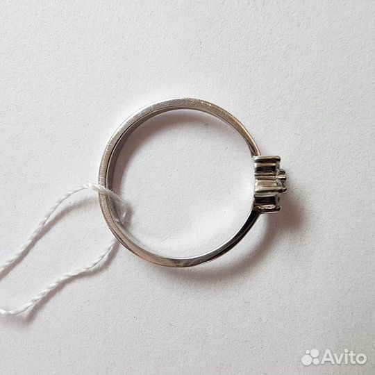Золотое кольцо с бриллиантом 17р