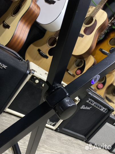 Стойка для синтезатора