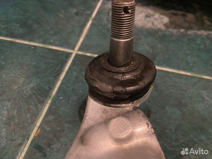 Передний нижний левый рычаг подвески infiniti g35x