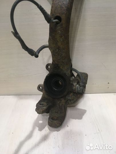 Кулак передний левый Ауди А4 Б5 1.8 8D0407257AC