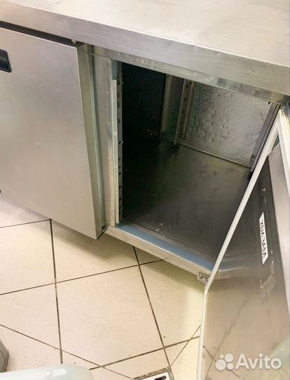 Холодильный стол трёхдверный бу