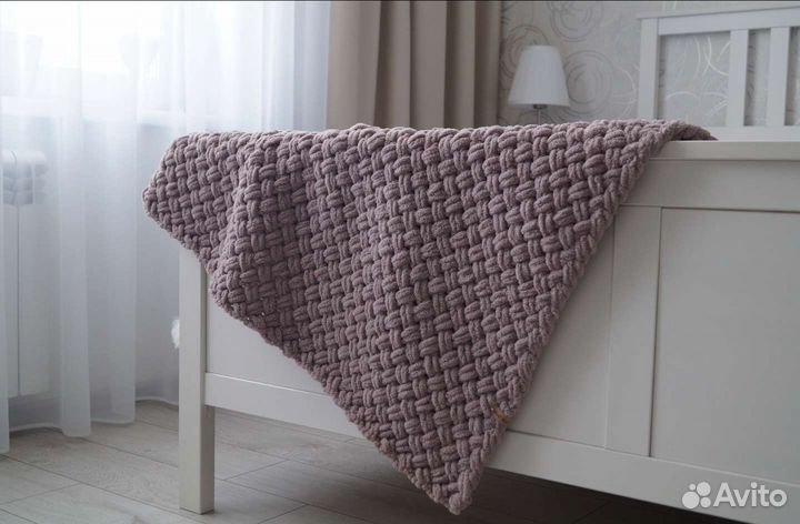 Детская шапка из плюшевой пряжи