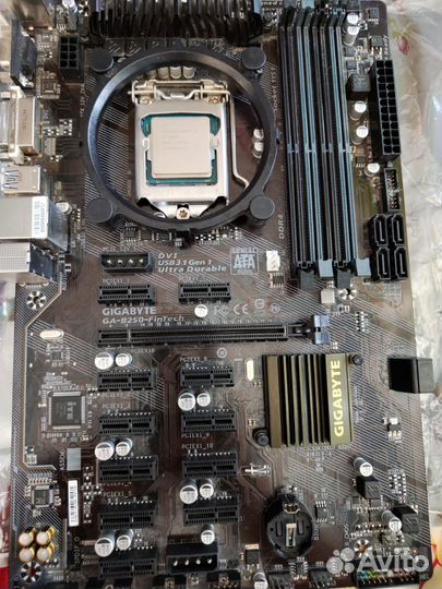 Материнская плата с процессором и памятью