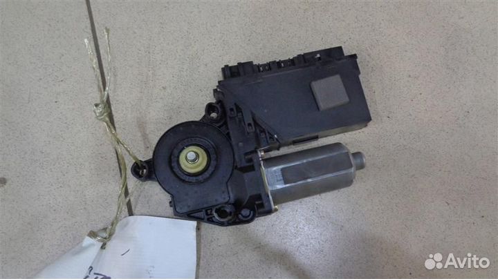Моторчик стеклоподъемника задний правый Volkswage