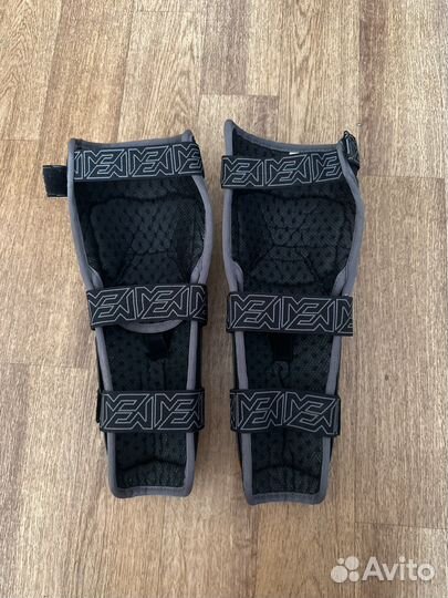 Мотонаколенники