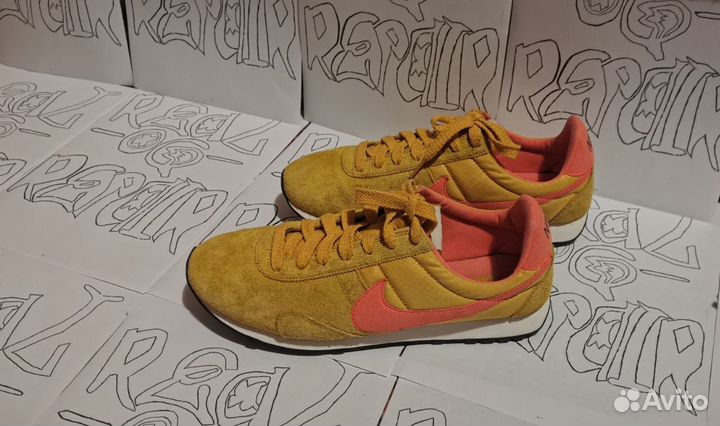 Nike Pre Montreal Racer Vintage yellow/pink
