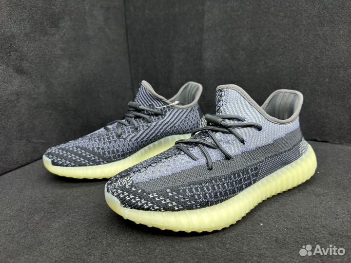 Adidas Yeezy Boost 350 V2 Carbon