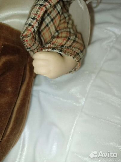 Кукла фарфоровая коллекционная