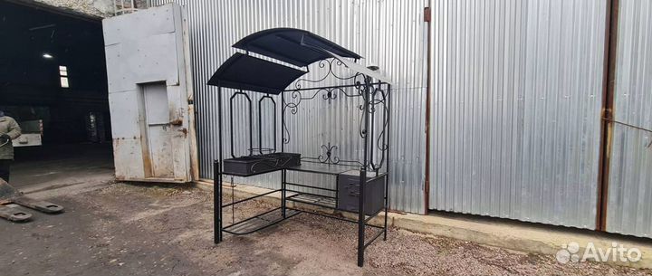 Мангал с крышей