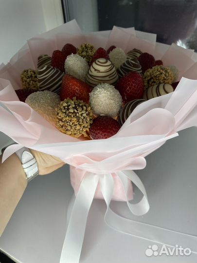 Клубника в шоколаде букет