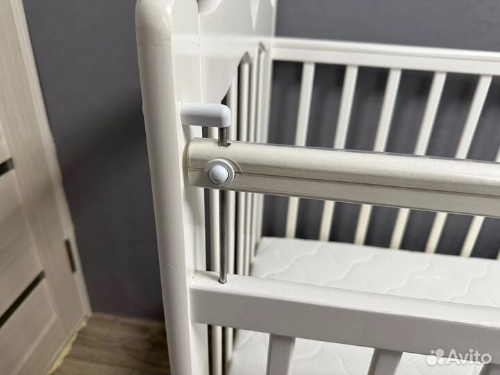 Детская кроватка с маятником + матрас