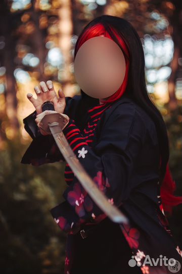 Парик черно-красный