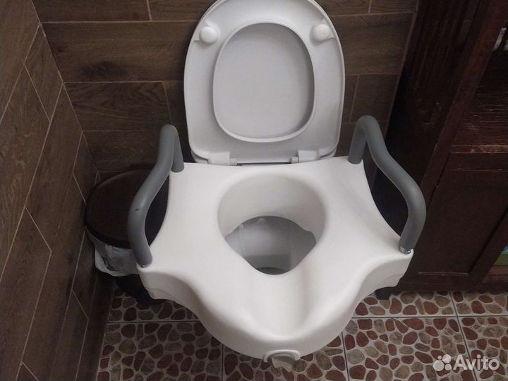 Насадка на унитаз для инвалидов