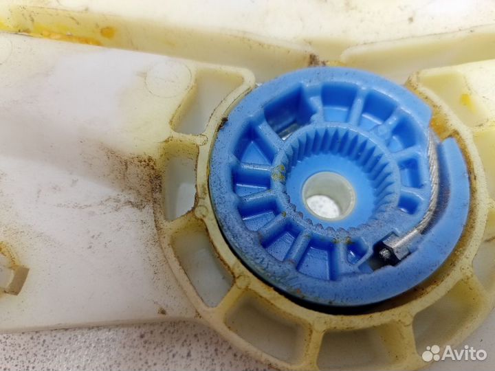 Стеклоподъемник электрический задний левый