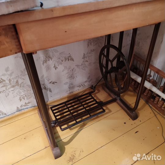 Польская Швейная машина Лучник ножная