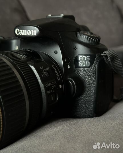 Зеркальный фотоаппарат Canon 60D