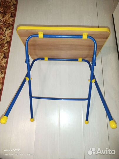 Детский столик со стульчиком