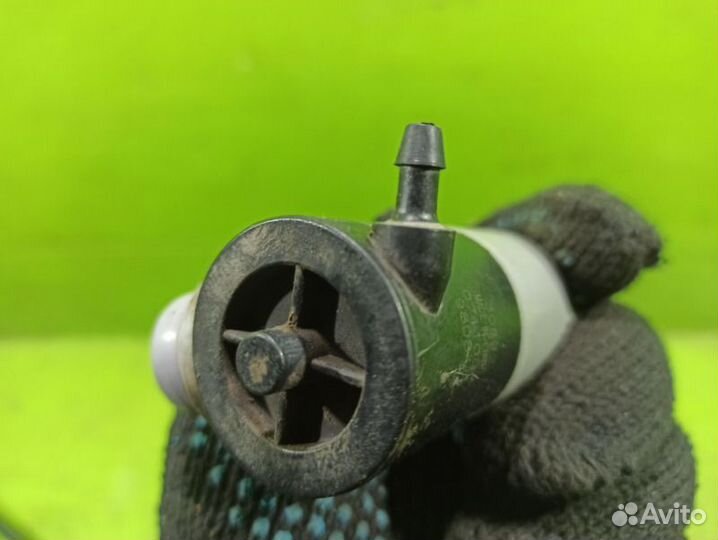 Насос бачка стеклоочистителя Toyota Corolla E150