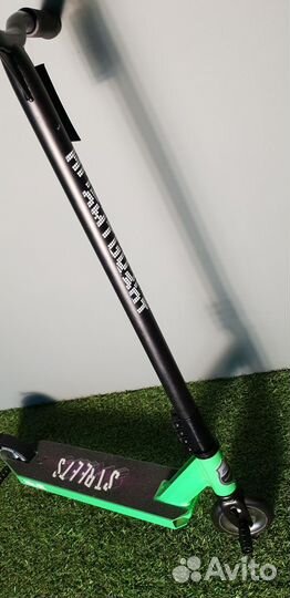 Самокат трюковой алюминиевый цвет зелёный