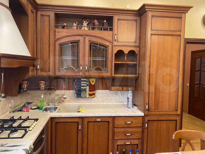 3-к. квартира, 143 м², 3/9 эт.