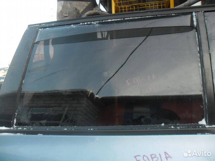 Стекло двери задней левой Skoda Fabia (6Y) рест