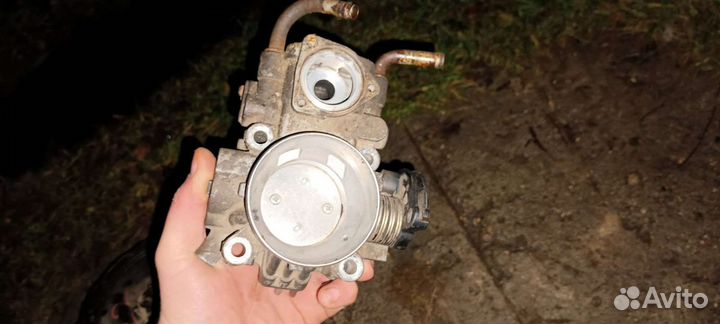 Дроссельная заслонка Carisma