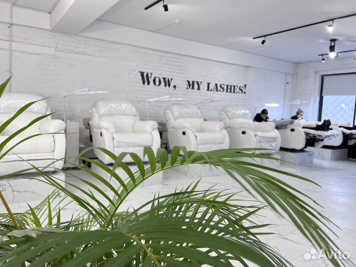 Мастер по наращиванию ресниц