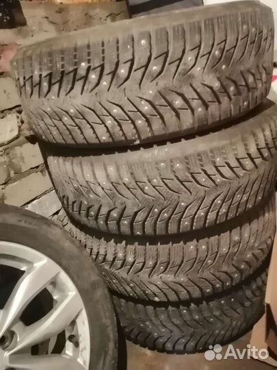 Winrun WR-12 215/55 R17