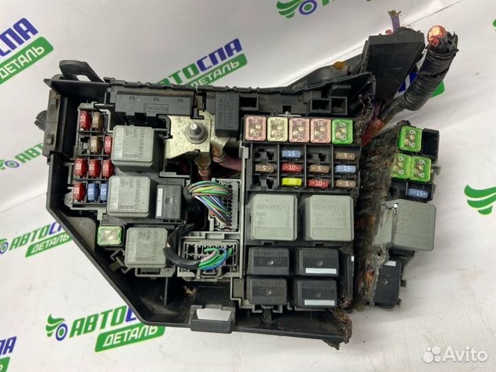 Блок пpедохранителeй под кaпотный передний Ford