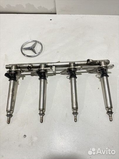 Топливная рампа с форсунками Марседес М278 М157