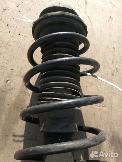 Стойка передняя левая Toyota Vitz KSP90 1KR