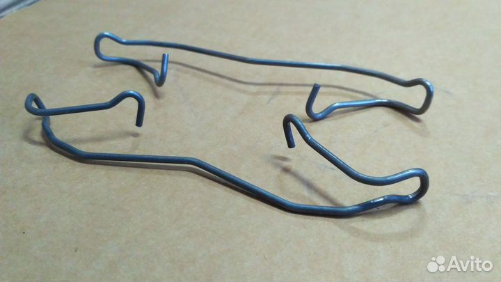 Пружина крепления тормозной колодки 1шт Сайбер