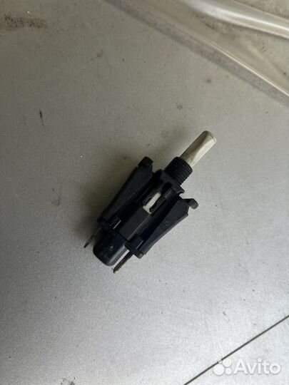 Концевик крышки багажника Mercedes W124