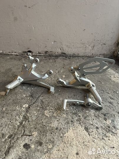 S1000rr передние подножки