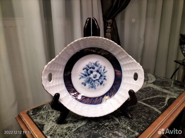 Фарфоровое блюдо