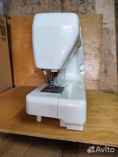 Швейная машинка New Home б/у