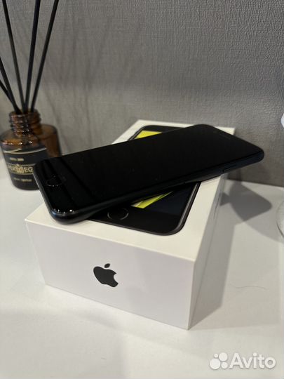 iPhone SE (2020), 128 ГБ