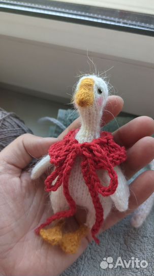 Вязаные игрушки мини ручной работы гусь обнимусь