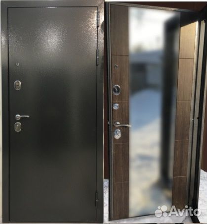Дверь входная с зеркалом