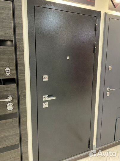 Дверь Marcus Триада черная шагрень, белый матовый