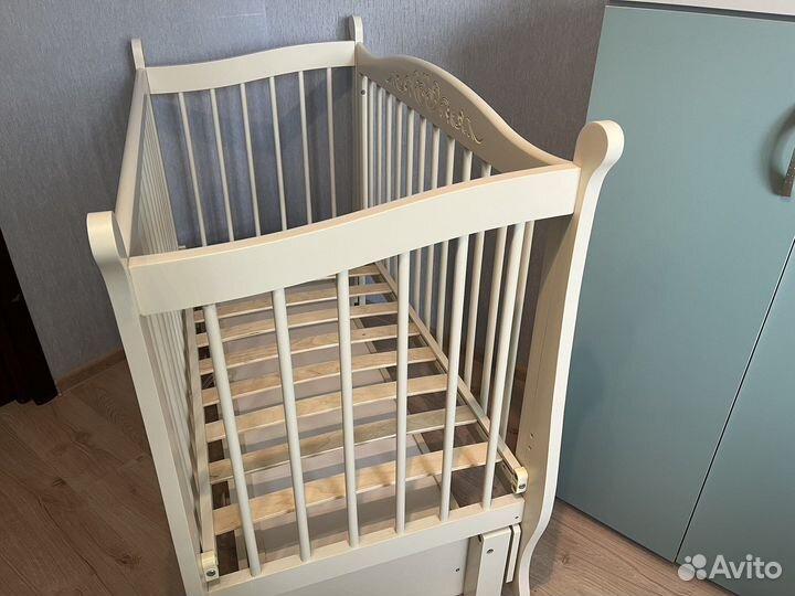 Кровать детская с маятником матрасом и бортиками