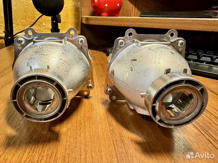 Линзы фар Toyota Camry