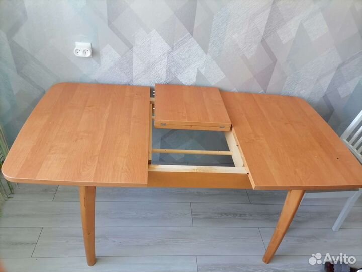 Кухонный стол и стулья