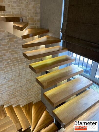 Монтаж удобной лестницы в дачный дом