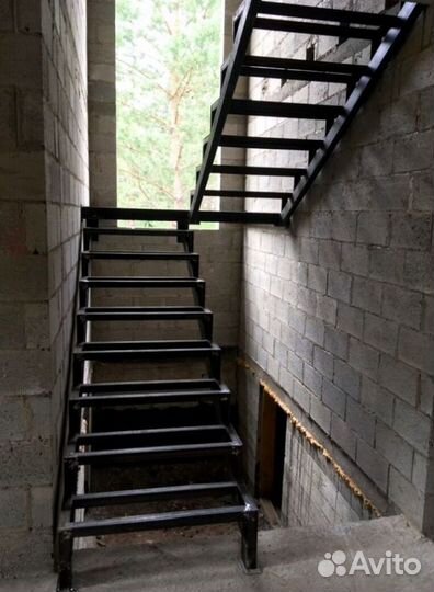 Металлические каркасы для лестниц