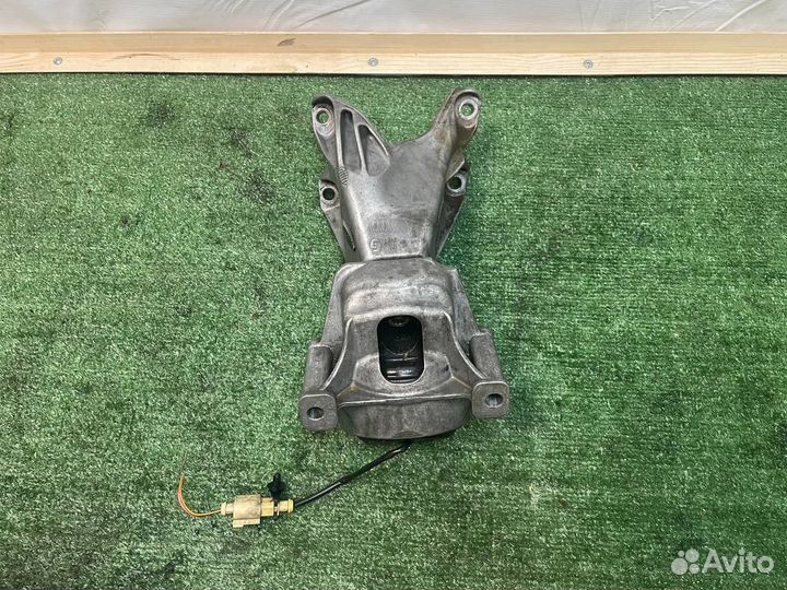 Опора двигателя левая Audi Q5 8R С датчиком