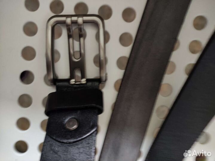 Мужской кожаный ремень черный