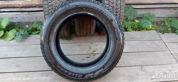 Bridgestone Blizzak DM-V2 235/60 R18 107